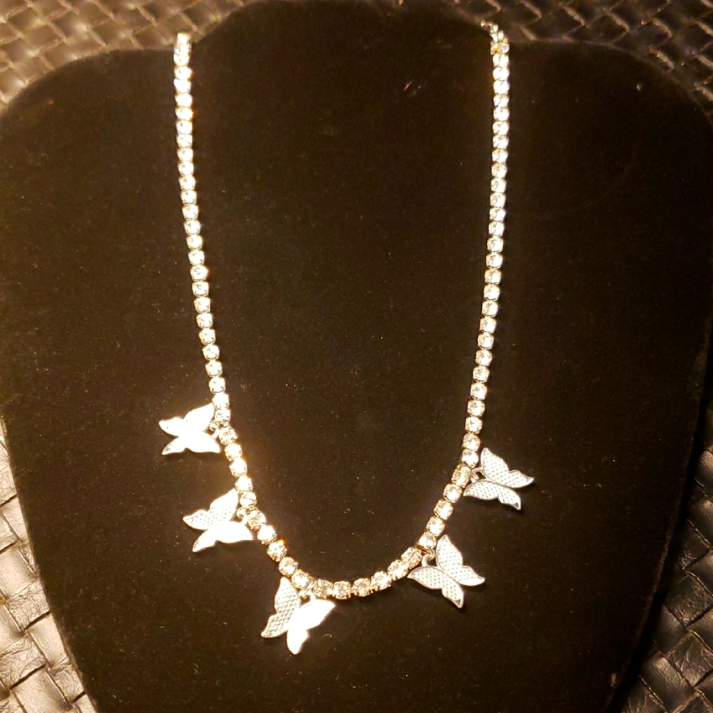 Elegant Silver Necklace with Butterfly Accents And Zubic